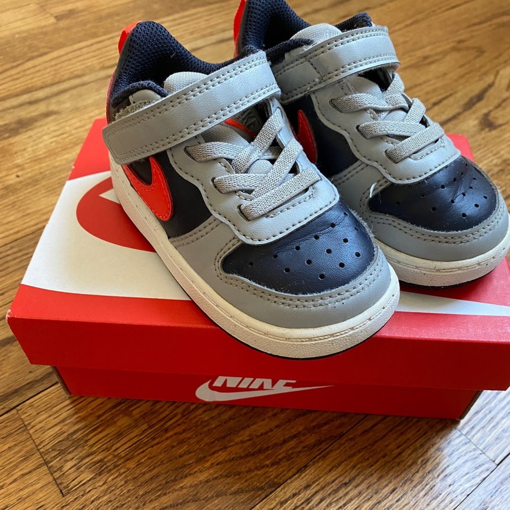 Size 7c Nike toddler shoe